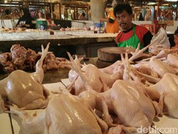 Sambut Tahun Baru, Warga Pilih Daging Ayam Ketimbang Sapi