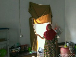 Warga Keluhkan Bedah Rumah Pemprov DKI: Plafon Saya Nggak Ada