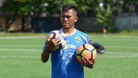 Tony Sucipto adalah kelahiran Surabaya dan main untuk Persija pada 2010-2011. Kemudian pindah ke Persib pada 2011 hingga saat ini. (Foto: dok: Istimewa)