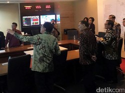 Ditantang Jokowi Jalan Kaki Lagi, Ini Kata Bos BEI