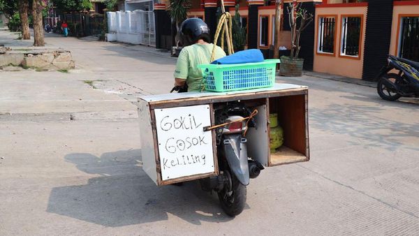 Gokil! Gosok Keliling ala Emak-emak Bekasi