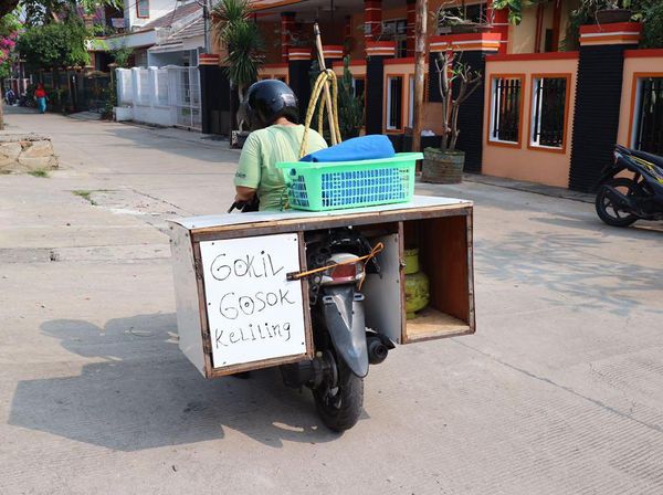 Gokil! Gosok Keliling ala Emak-emak Bekasi