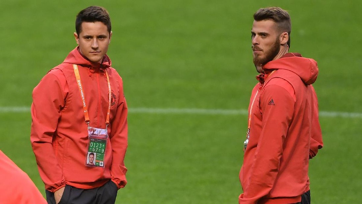 Ander Herrera dan David De Gea (Foto: Mike Hewitt/Getty Images)