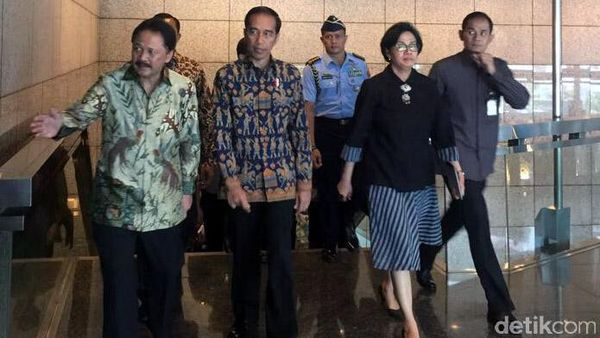 Perbincangan Jokowi di Ruang Kerja Dirut BEI