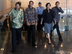 Perbincangan Jokowi di Ruang Kerja Dirut BEI Perbincangan Jokowi di Ruang Kerja Dirut BEI