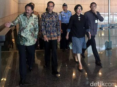 Perbincangan Jokowi di Ruang Kerja Dirut BEI