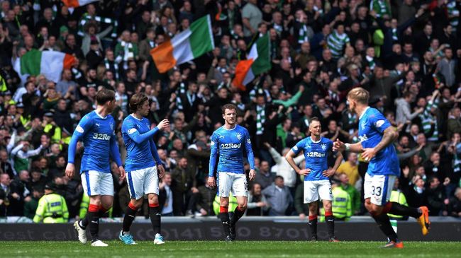 Pemain Klub Ini Dilarang Pakai Sepatu Warna Hijau