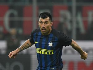 Gary Medel Menuju Turki Gary Medel Menuju Turki
