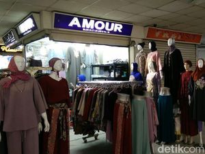 Pedagang Tanah Abang Ramai-ramai Gelar Diskon