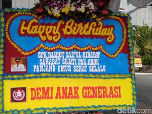 Djarot Ultah Ke-55, Balai Kota Banjir Karangan Bunga