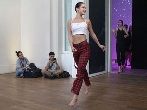 Ini Resep Bella Hadid Bisa Tampil Sempurna di Runaway
