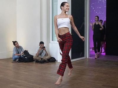 Ini Resep Bella Hadid Bisa Tampil Sempurna di Runaway