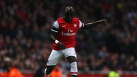 Di pos bek kanan, ada Bacary Sagna (Paul Gilham/Getty Images)