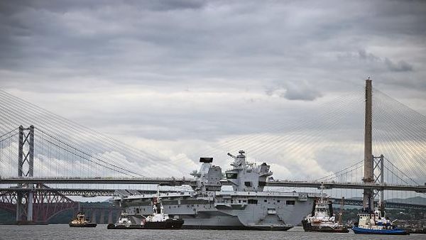 Aksi Kapal Induk Tercanggih Inggris Seharga Rp 53 Triliun