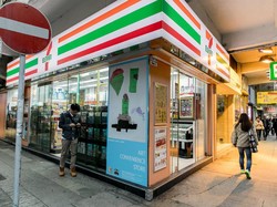 Uniknya Karya Seni di Jendela 7-Eleven Hong Kong