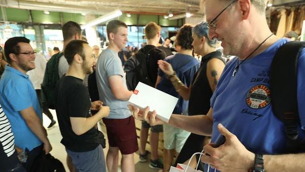 Penjualan OnePlus 5 Disambut Antrean Mengular