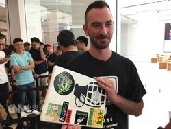 Fanboy Ini Rela Antre 68 Jam demi Pembukaan Apple Store