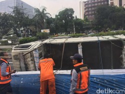 Ada Truk Terguling di KM 12, Tol Dalkot ke Arah Bandara Macet 3 Km