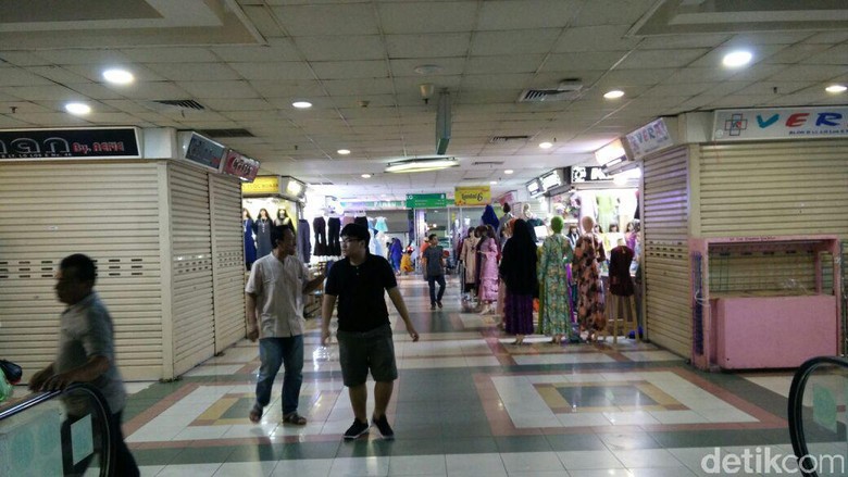 Pesanan Baju dari Pasar Tanah Abang Turun, Gara-gara Belanja Online? Pesanan Baju dari Pasar Tanah Abang Turun, Gara-gara Belanja Online?