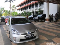 Pertama Ngantor, Gubernur Aceh Nyetir Sendiri dan Dikejar Voorijder