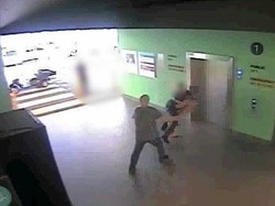 Petugas Keamanan Halangi Pasien Keluar dari RS Australia