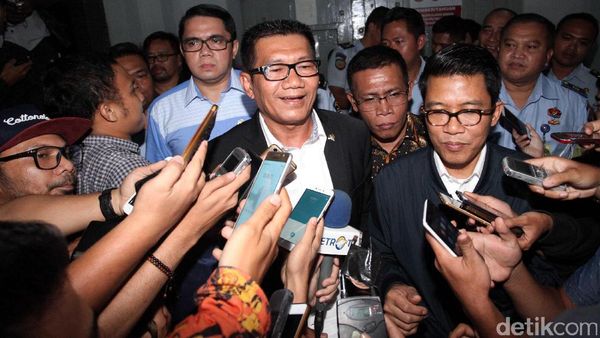 Pansus Angket KPK Tinggalkan Lapas Sukamiskin Pansus Angket KPK Tinggalkan Lapas Sukamiskin