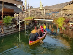 Sensasi Beda Wisata Kuliner di Pasar Apung, Batu
