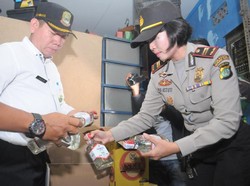 Warung Gaul Bekasi Digerebek, Simpan Ribuan Miras di Bunker