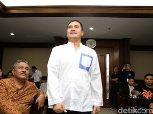 Usai Menangis, Saipul Bernyanyi Lagu Berjudul KPK