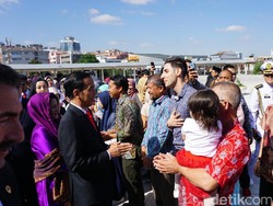 Jokowi Salat Sunah di Masjid Kocatepe Ankara