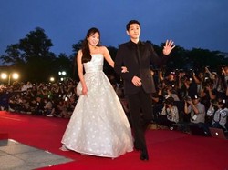 Cerita Song Hye Kyo Menangis Haru Saat Dilamar Song Joong Ki