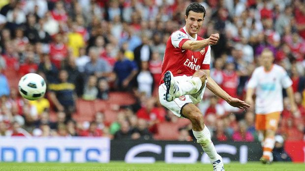 Robin va Persie pindah ke tim rival, Manchester United.