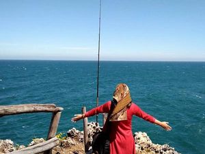 Pose Ala Titanic di Gunungkidul Pose Ala Titanic di Gunungkidul