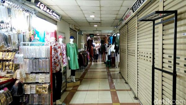 Pasar Tanah Abang Kosong Melompong