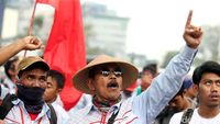 Ratusan Sopir Tangki Pertamina Kembali Turun ke Jalan