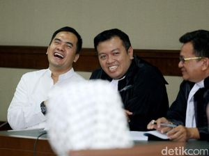 Tertawa Saat Sidang, Saipul Jamil Kenapa Ya?