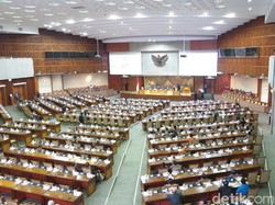 Paripurna DPR Restui Wimboh Cs Pimpin OJK Periode 2017-2022