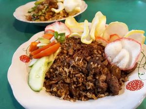 Nasi Goreng Kebuli Enak Ada di Kaki Lima hingga Kafe Nasi Goreng Kebuli Enak Ada di Kaki Lima hingga Kafe