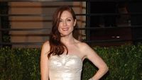 Foto: Inspirasi Gaun Malam Julianne Moore yang Mempesona