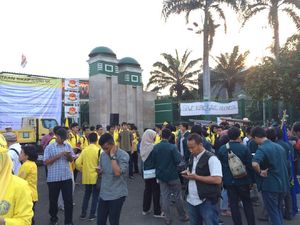 Usai Baca Pernyataan Sikap, ILUNI UI dan Massa Aksi di DPR Bubar