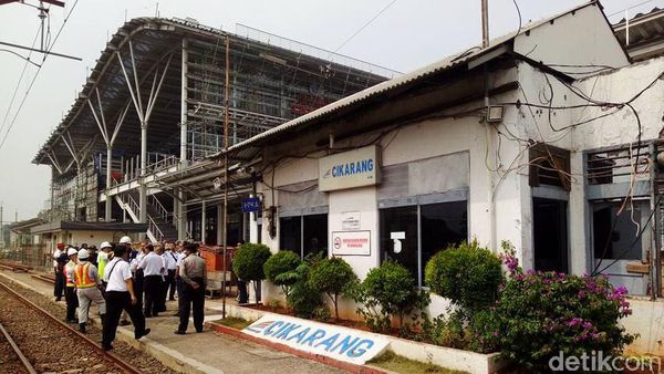 Intip Stasiun KRL Cikarang yang Punya Lift dan Eskalator