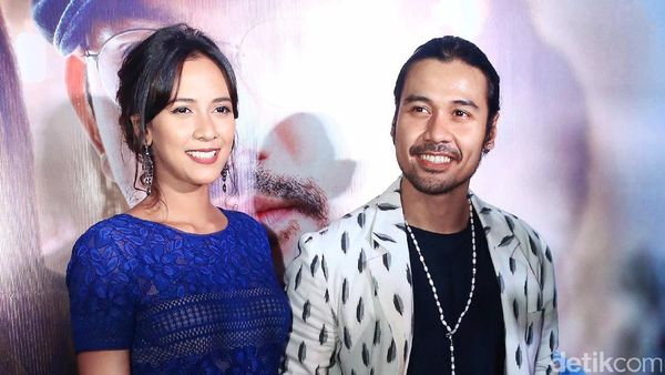 Ada Mikha Tambayong, Kok Chicco Jerikho Pose Sama Cewek Lain?