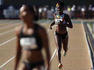 Foto: Tangguhnya Pelari Ini, Tetap Berlomba Meski Hamil 5 Bulan