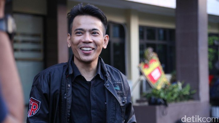 Aris eks Idol melaporkan Ihsan Tarore