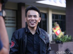 Panggung Aris Idol Gantikan Charly di ST12 Panggung Aris Idol Gantikan Charly di ST12