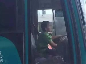 Waduh, Bocah Ini Kendarai Bus Diam-diam
