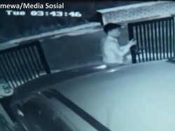 Video: Hanya Butuh Tiga Menit Maling di Cirebon Ini Curi Motor Video: Hanya Butuh Tiga Menit Maling di Cirebon Ini Curi Motor