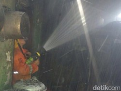 Dapur Rumah Makan Terbakar di Cijantung, 1 Orang Terluka