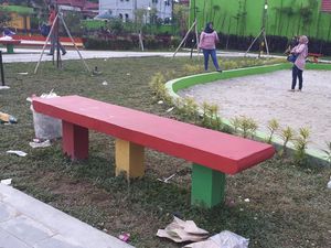 Duh! Sampah Berserakan di Ruang Terbuka Hijau Pekanbaru