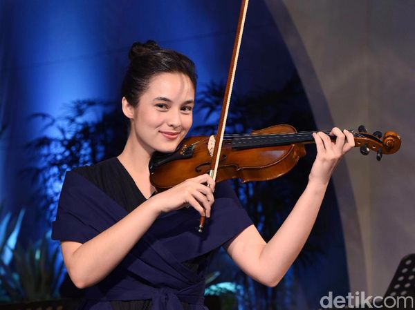 Main Biola, Chelsea Islan Cantik Banget!
